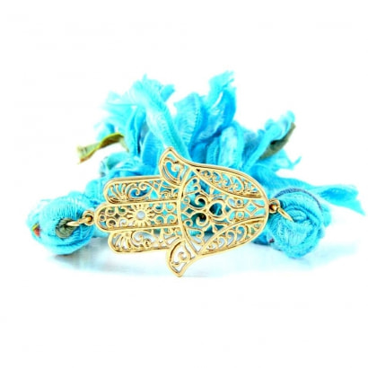 Ettika - Geflochtenes, blaues Baumwollbänder-Armband mit Hamsa in Gelbgold