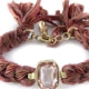 Ettika - Geflochtenes, marronbraunes Baumwollbänder-Armband mit Kristall in Gelbgold